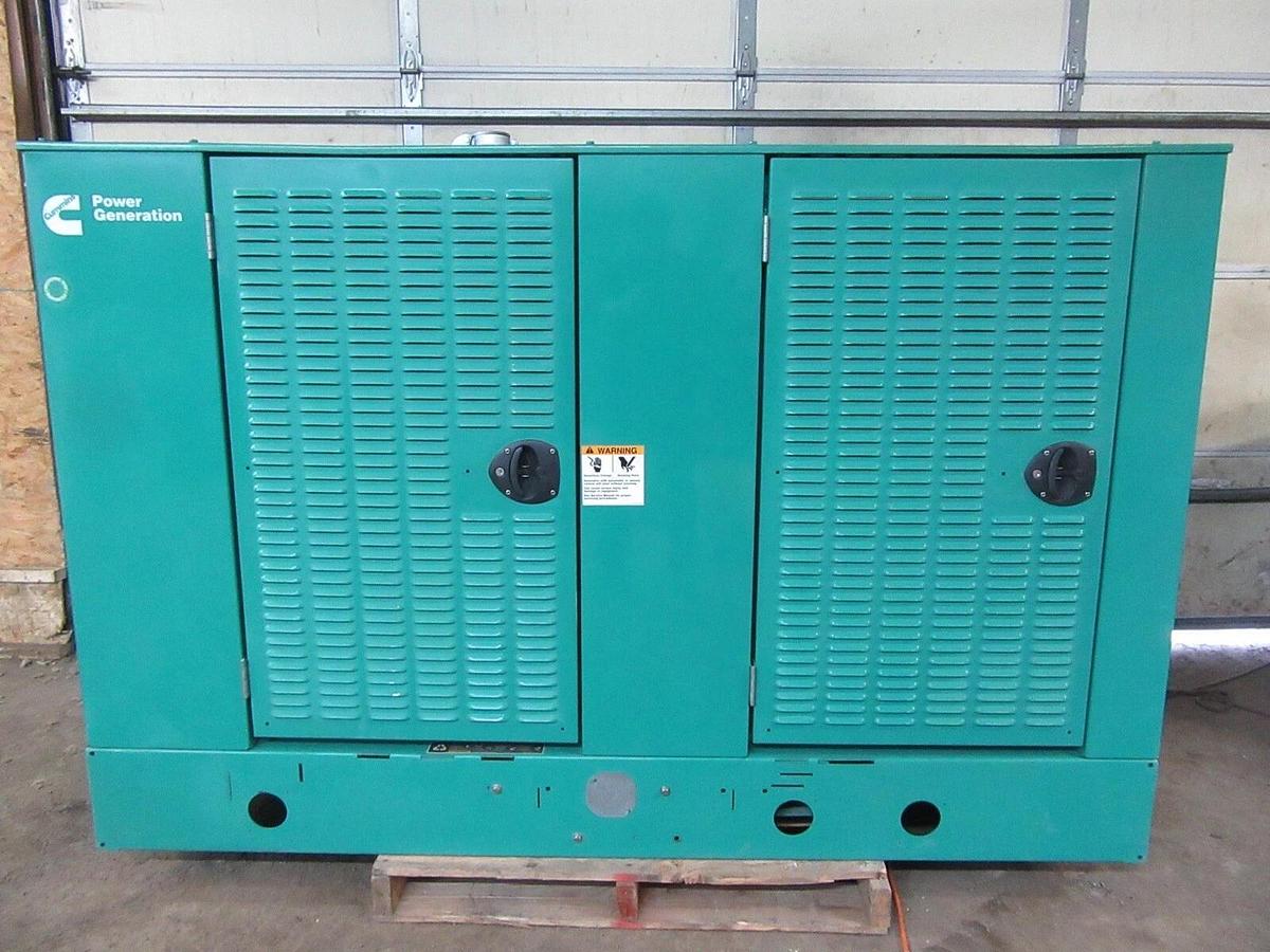 Used 35 KW GENERATOR NATURAL GAS LP PROPANE CUMMINS ONAN 120/240 VOLT 1 PH 332 HRS
