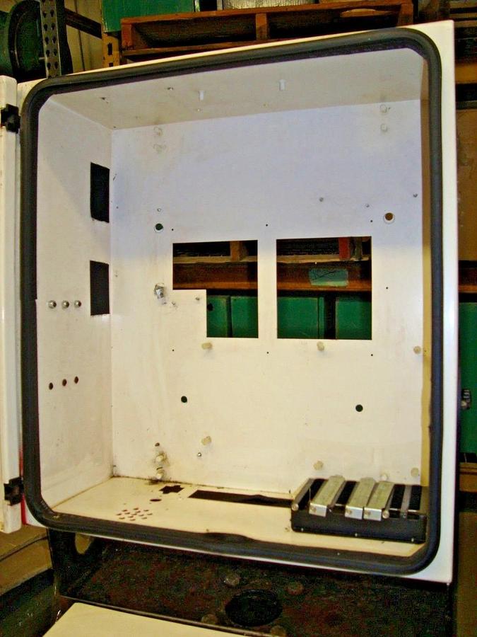 Used OPERATOR INTERFACE ENCLOSURE 4 FT FLAT PANEL STYLE INDUSTRIAL COMPUTER STAND