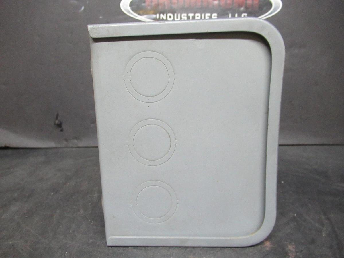 Used ENCLOSED CUTLER HAMMER STARTER FOR AC UNIT 9586H7132B 30 AMP 600 VAC 4-POLE