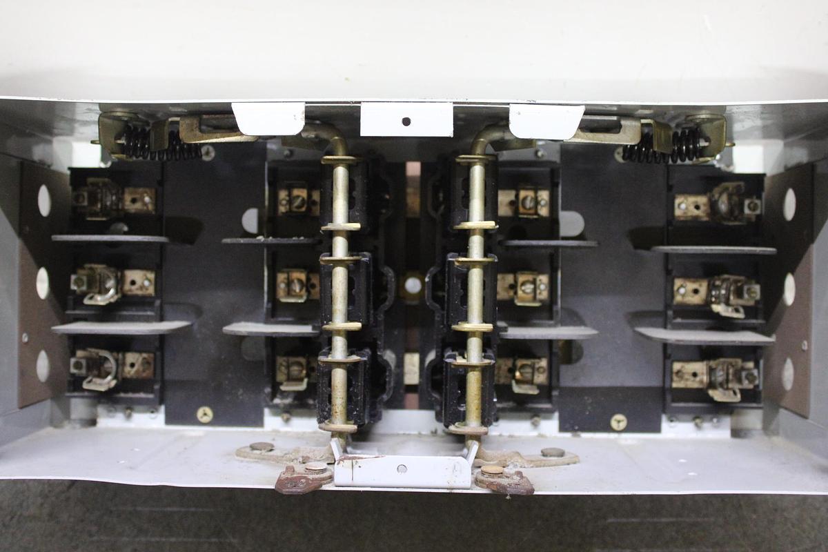 Used ITE TWIN VACU-BREAK FUSIBLE PANELBOARD SWITCH V7E3633 600V 100A