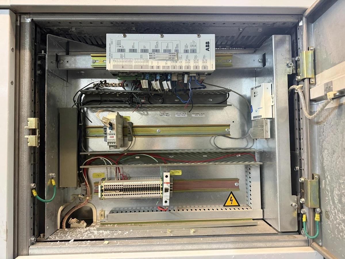 Used ABB MULTI SPEED DRIVE CABINET ACS627-0490-5-00EB1200802 3-PHASE 593 AMP 480 VAC