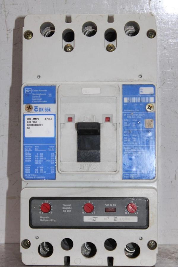 Used CUTLER HAMMER CIRCUIT BREAKER DK3300Z01 300 AMP 3-POLE 240 VAC SINGLE PHASE