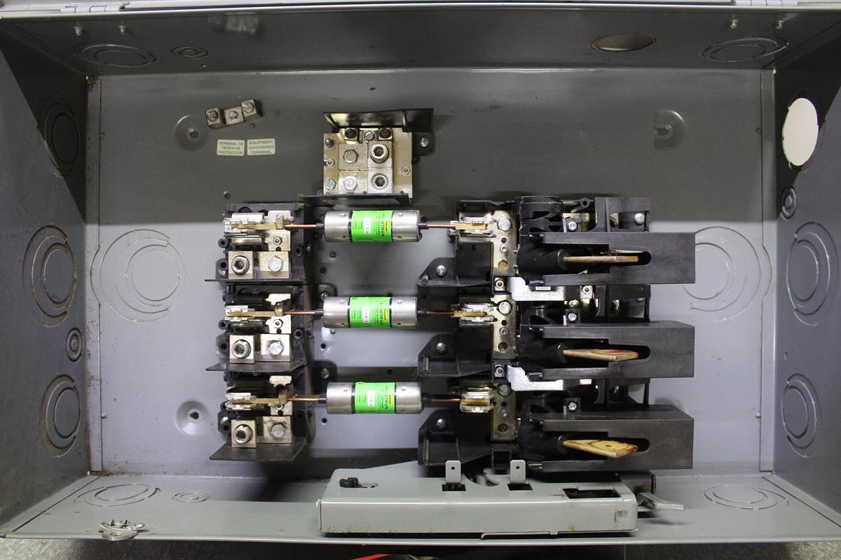 Used SQUARE D HEAVY DUTY DISCONNECT SWITCH H364N 200 AMP 600 VAC TYPE 1