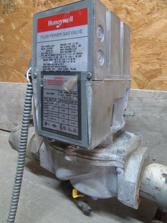 Used HONEYWELL FLUID POWER GAS VALVE V4055D-1019 110/120V GAS TRAIN 2.5"