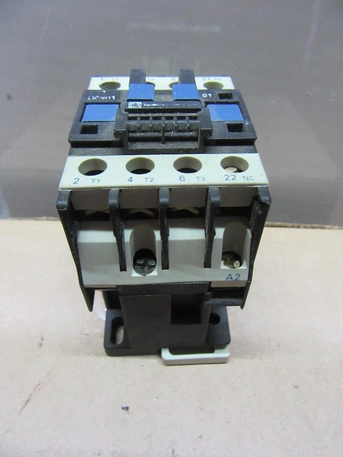 Used SQUARE D CONTACTOR LC1-D0901 600 VOLT 20 AMP 7.5 HP COIL: 110 VOLT