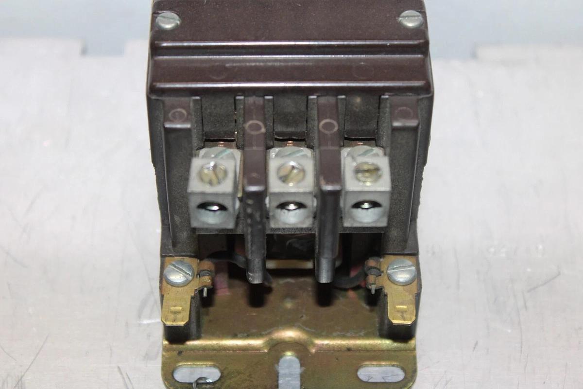 Used FASCO CONTACTOR 30F030 40 AMP 600 VOLT 3-PHASE 3-POLE COIL: 110/120 VOLT