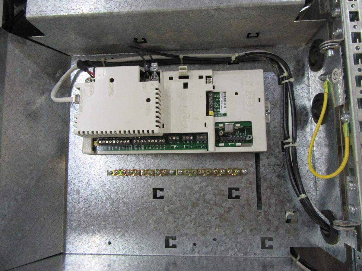 Used ABB VARIABLE SPEED DRIVE ACH550-UH-316A-4 3-PHASE 480 VAC 316 AMP