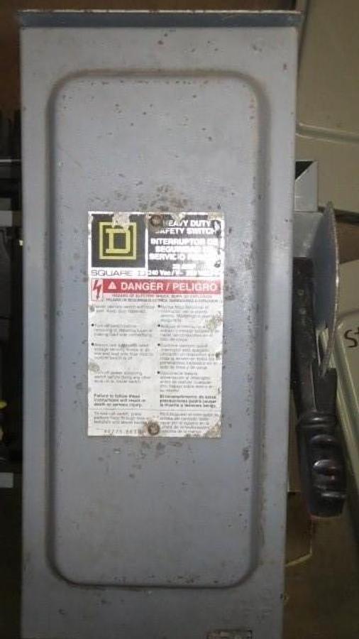 Used SQUARE D FUSIBLE DISCONNECT 30 AMPS 240 VOLTS H221NRB 2 POLE SAFETY SWITCH