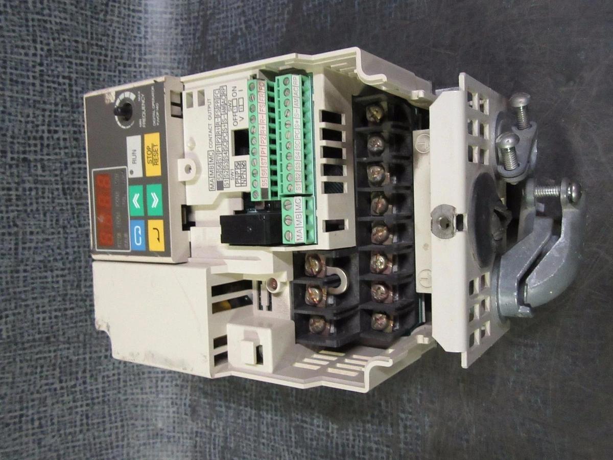 Used OMRON SYSDRIVE INVERTOR 3G3MV-C4002 380-460 VOLT / 0-460 VOLT 0-400HZ