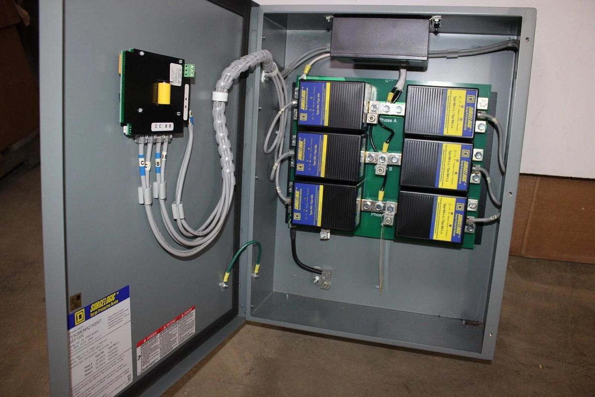 Used SQUARE D SURGELOGIC SURGE PROTECTOR TVS2MEMA27ASWT 3-PHASE ENCLOSURE 3R
