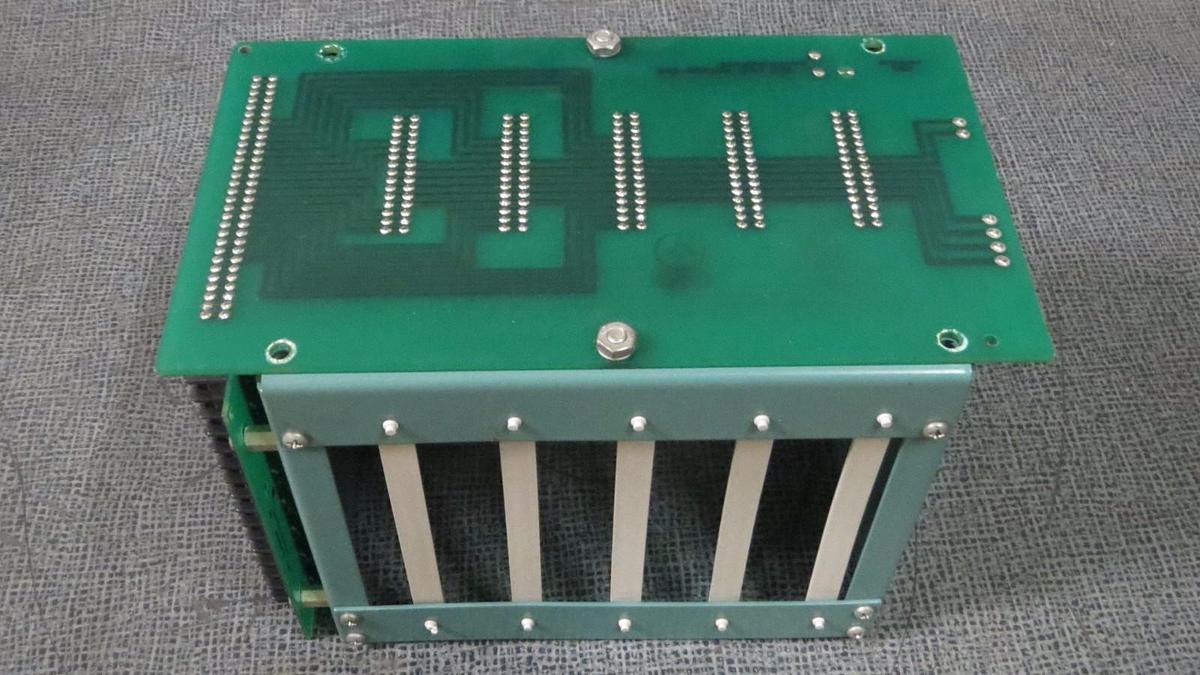 Used YORK 5 SLOT PLC CHASSIS 031-00809C000 REV B WITH FRONT BOARD 031-00816C000