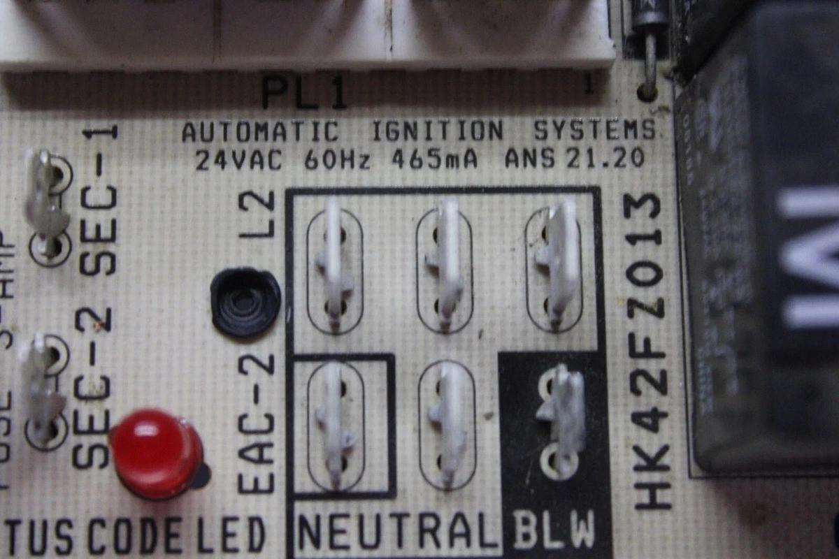 Used CARRIER FURNACE CONTROL BOARD CEPL130438-01 CEBD430-08A HK42FZ013