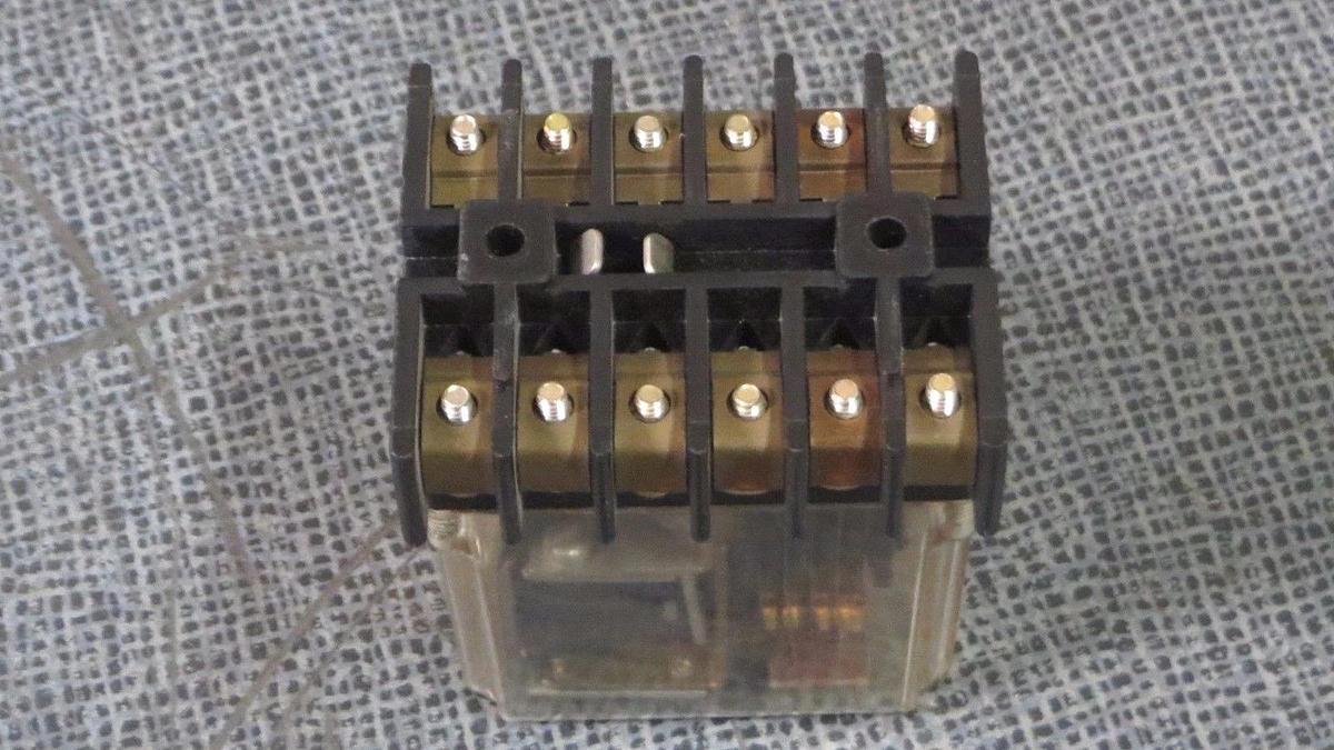 STRUTHERS DUNN RELAY WITH DUNCO BASE! 24-28 VDC COIL  MODEL: 219BBX-P