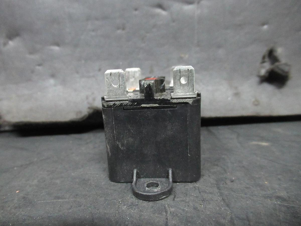 Used BEACON POWER RELAY BLOCK 90294Q 12 AMP @ 120 VAC 8 AMP @ 277 VAC COIL: 120 VOLT