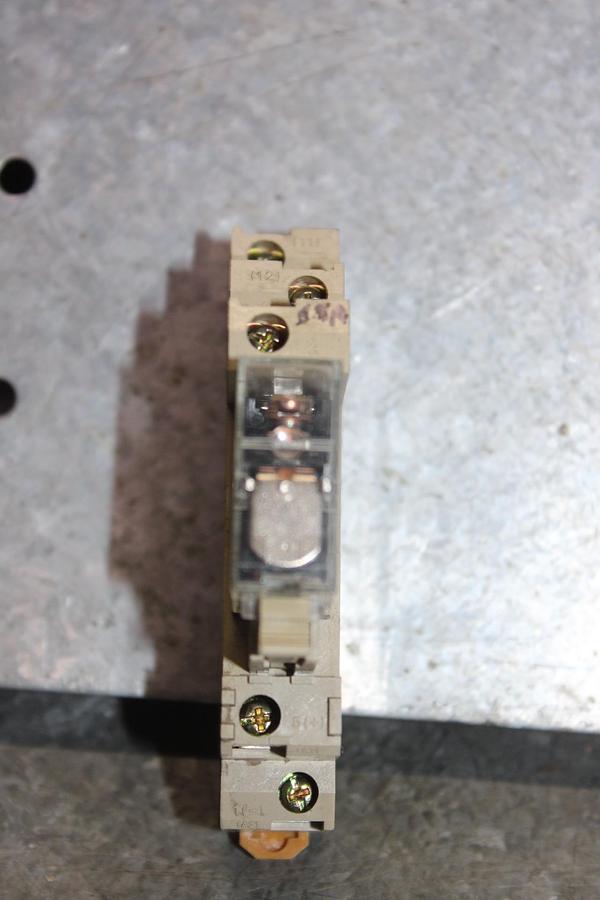 Used LOT OF 3 OMRON RELAYS G2R-1-SN 24 VDC 10 AMP W/ BASE