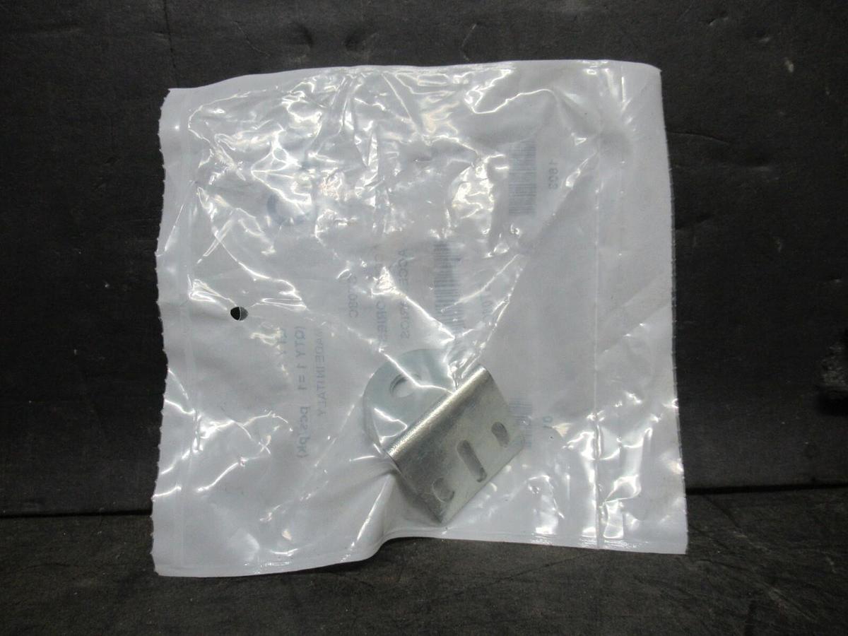 NEW IN BAG AUTOMATIONDIRECT RIGHT ANGLE MICRO DETECTOR MOUNT FOR 8mm SNSOR ST08C