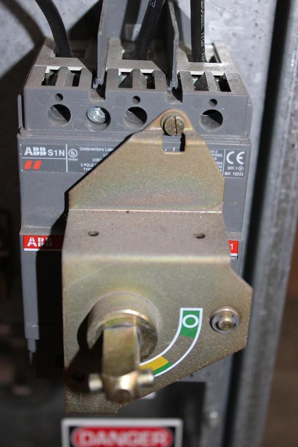 Used ABB VARIABLE SPEED DRIVE ACH401601632 480 VAC 3-PHASE *W/ BYPASS* *NO KEYPAD*