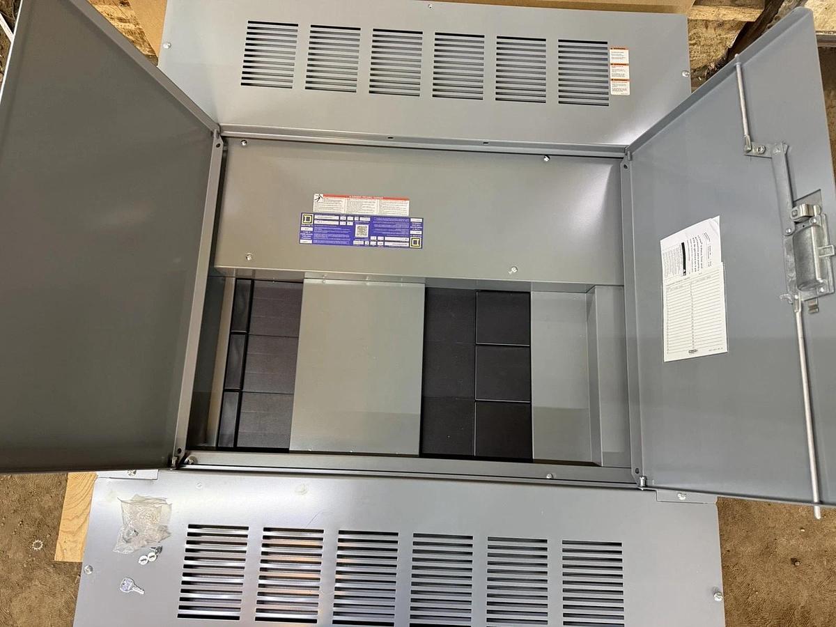 NEW SQUARE D MLO HCP I-LINE PANELBOARD 1000 AMP 480 VAC 18-SLOT 3-PHASE 3-WIRE