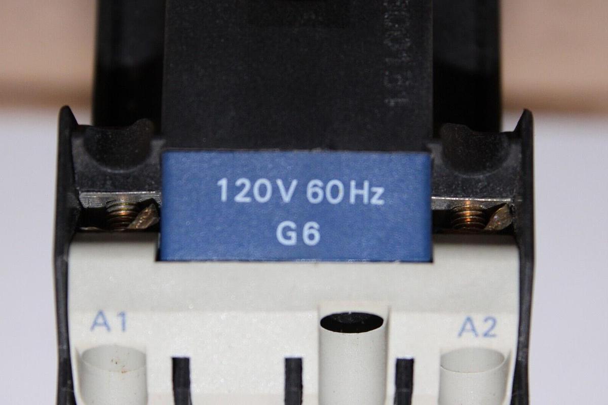 Used TELEMECANIQUE CONTACTOR CA2-DN22 600 VAC 10 AMP COIL: 120V **WARRANTY**