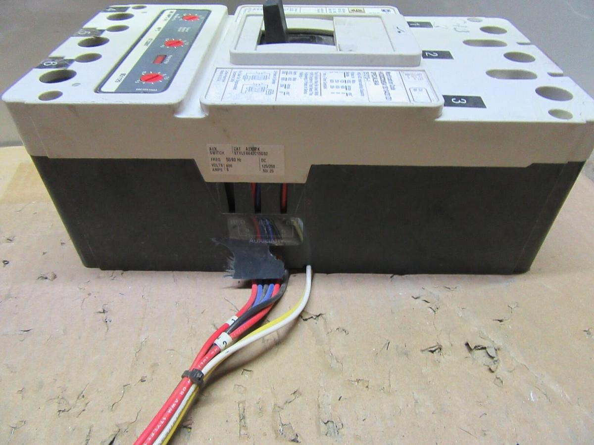 Used CUTLER HAMMER DC CIRCUIT BREAKER HKDDC3400F 400A 600 VDC 3-POLE W/ AUX & SHUNT