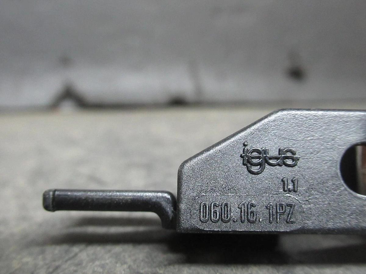 NEW IN BAG IGUS MOUNTING BRACKET ZIPPER 060-16-12PZMC **WARRANTY INCLUDED**