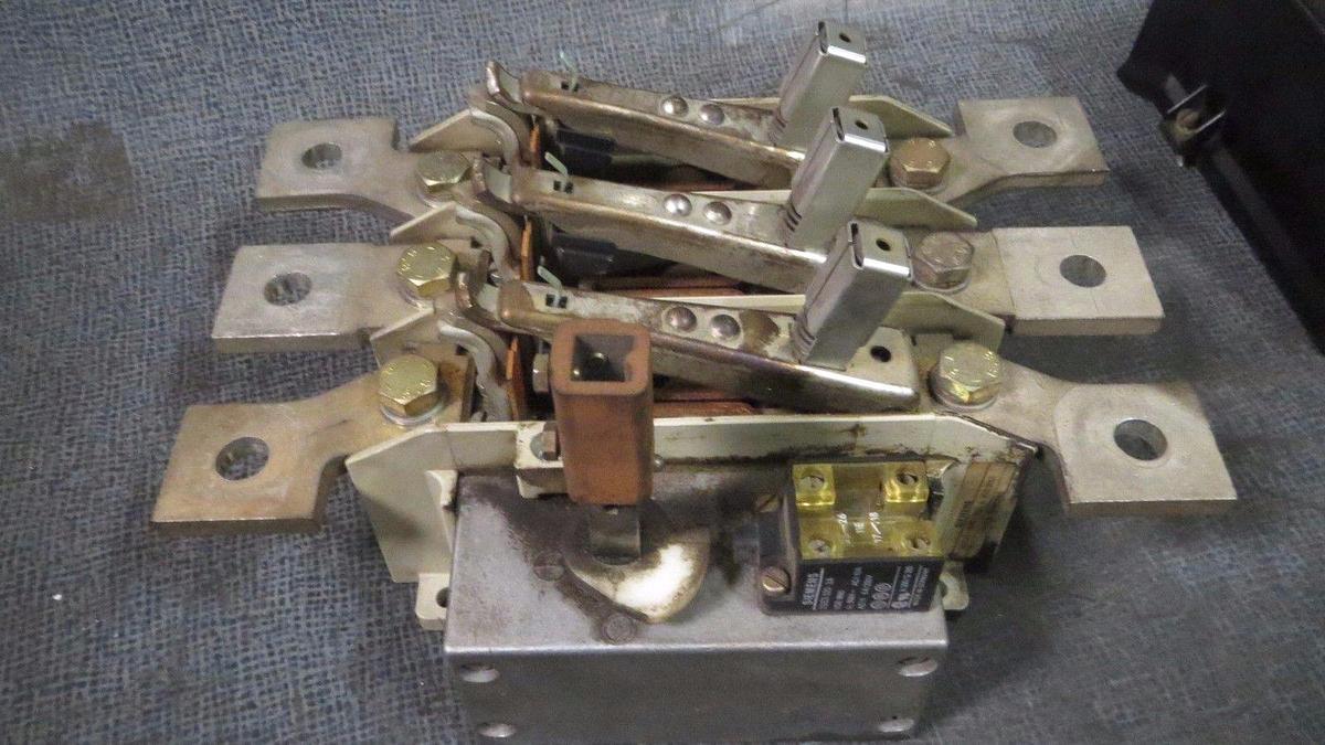 Used SIEMENS FRONT ROTARY OPERATOR SWITCH 1000 AMP 690V  MODEL: 3KE4530-0AA