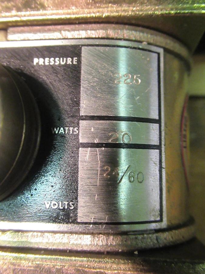 Used SKINNER ELECTRIC 4-WAY SOLENOID VALVE V955BX15 60 VOLT 20 WATT 225 PSI