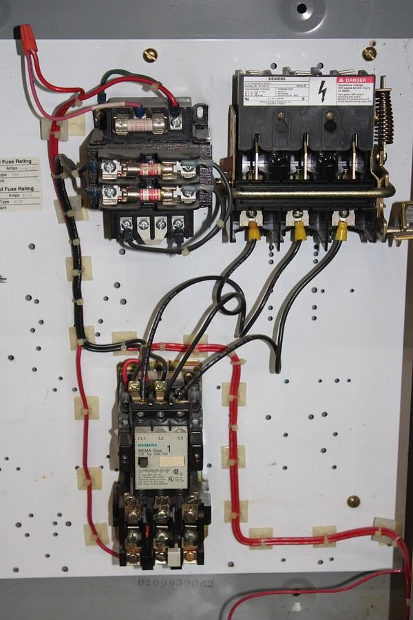 Used SIEMENS NEMA 1 ENCLOSED COMBINATION STARTER W/ SIZE 1 SXL-CO & MCS603R