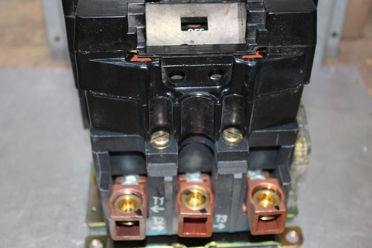 Used SQUARE D CONTACTOR 8502SF02 NEMA SIZE 4 600 VAC 100 HP COIL: 120 VOLT