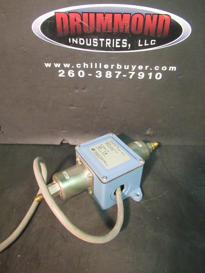 Used UNITED ELECTRIC BRASS PRESSURE SWITCH 40-180 PSI 15 AMP 480 VAC 0-40 PSID