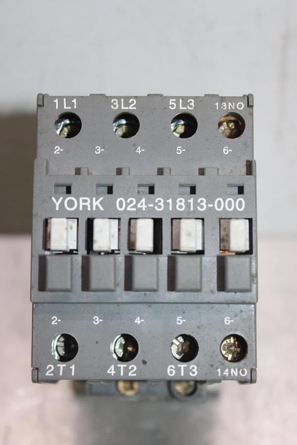 Used YORK CONTACTOR 024-31813-000 600 VAC 60 AMP 40 HP 3-POLE COIL: 110/120V