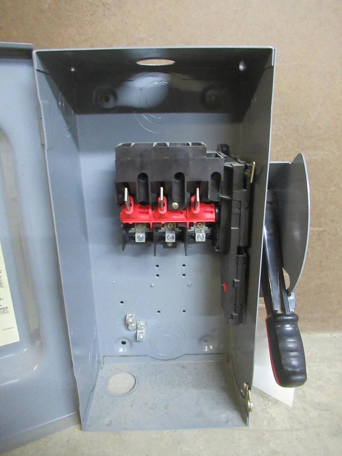 Used SQUARE D HEAVY DUTY SAFETY SWITCH HU362 TYPE 1 ENCL. 60 AMP 60 HP 600 VAC 3-POLE
