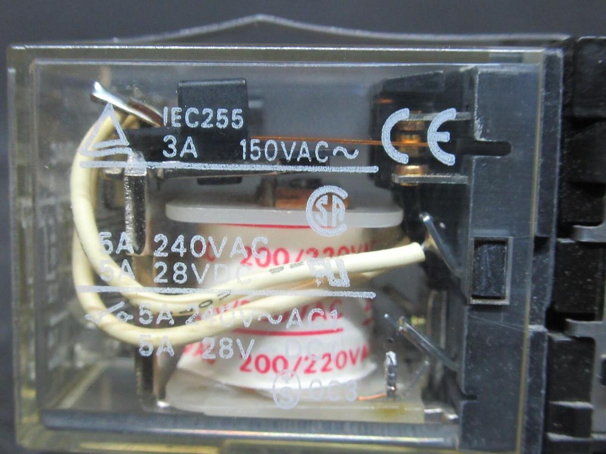 Used LOT OF 2 OMRON RELAYS MY4 200/220 240 VAC / 28 VDC 5 AMP **WARRANTY**