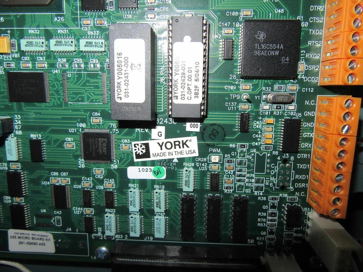 Used YORK / JOHNSON CONTROLS 351 HP VSD 371-017420-103 MO# TM351T B6F-46 390 A DRIVE