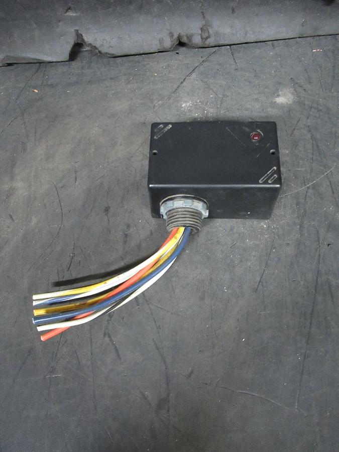 Used VERIS VICTORY 100 SPDT ENCLOSED RELAY 10 AMP 277 VAC 1/3 HP **WARRANTY**