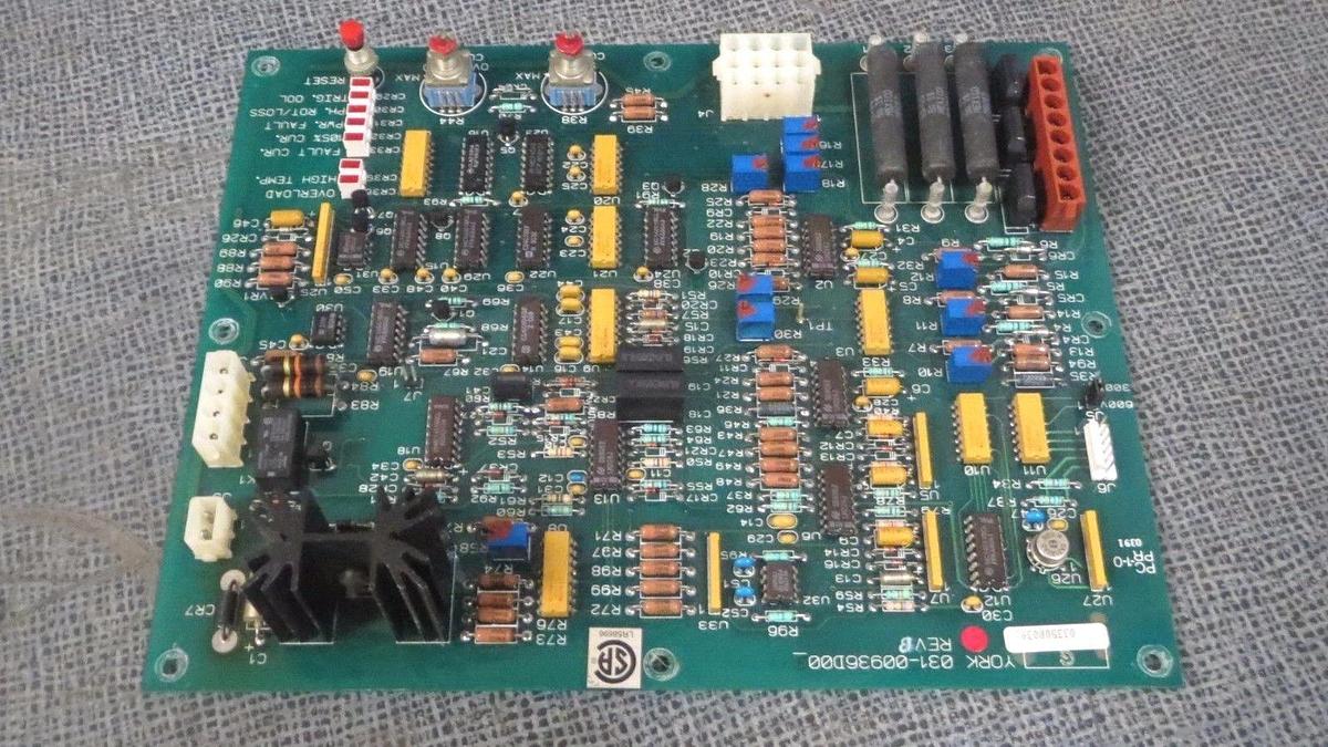 Used YORK LOGIC CONTROL CIRCUIT BOARD MODEL/REVISION : 031-00936D003 REV B.