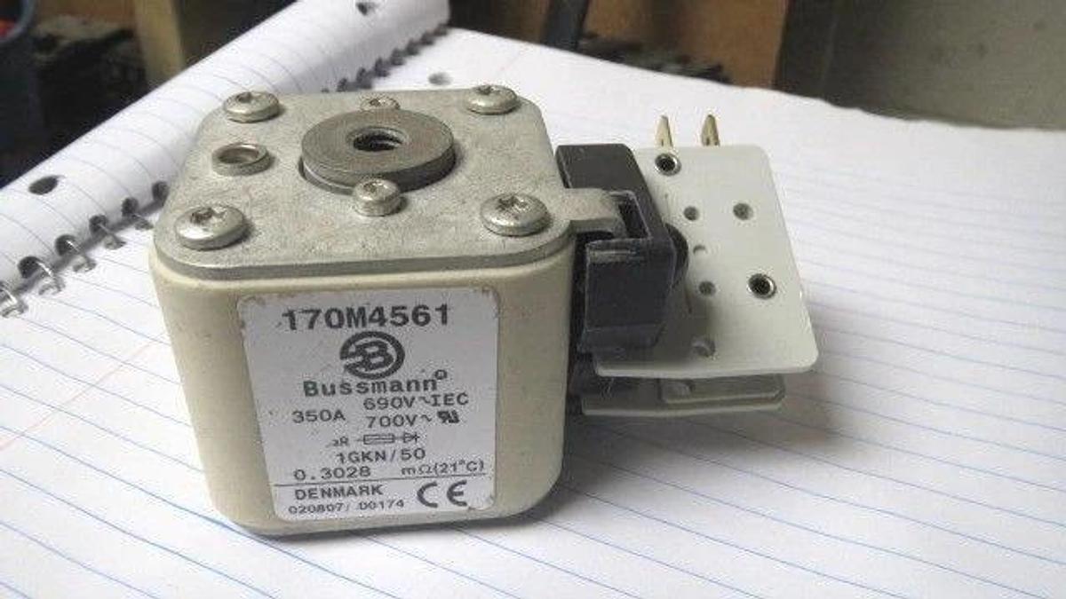 Used BUSSMANN FUSE 170M4561 350 AMP 700 VAC WITH 2 AMP 250 VAC MICROSWITCH