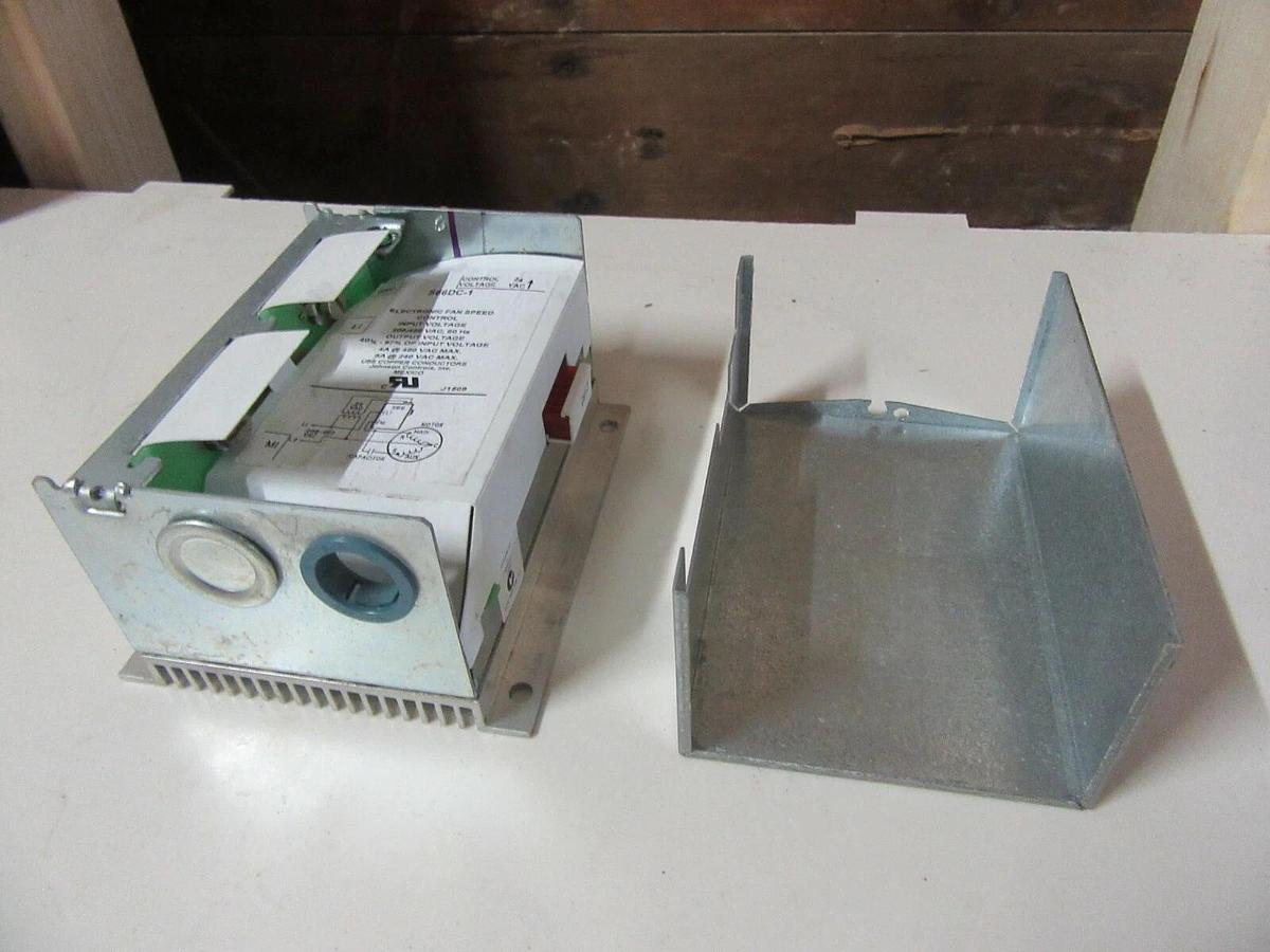 Used JOHNSON CONTROLS PENN ELECTRONIC FAN SPEED CONTROL DRIVE 208 / 480 MODEL S66DC-1