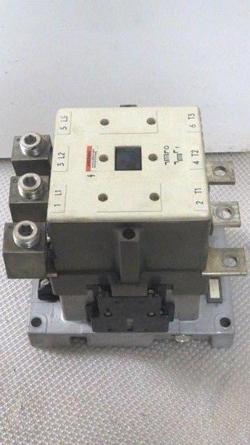 Used SIEMENS NEMA SIZE 4 1/2 CONTACTOR 215 AMP 240 OPEN WITH 120V COIL MODEL CXLFO*3