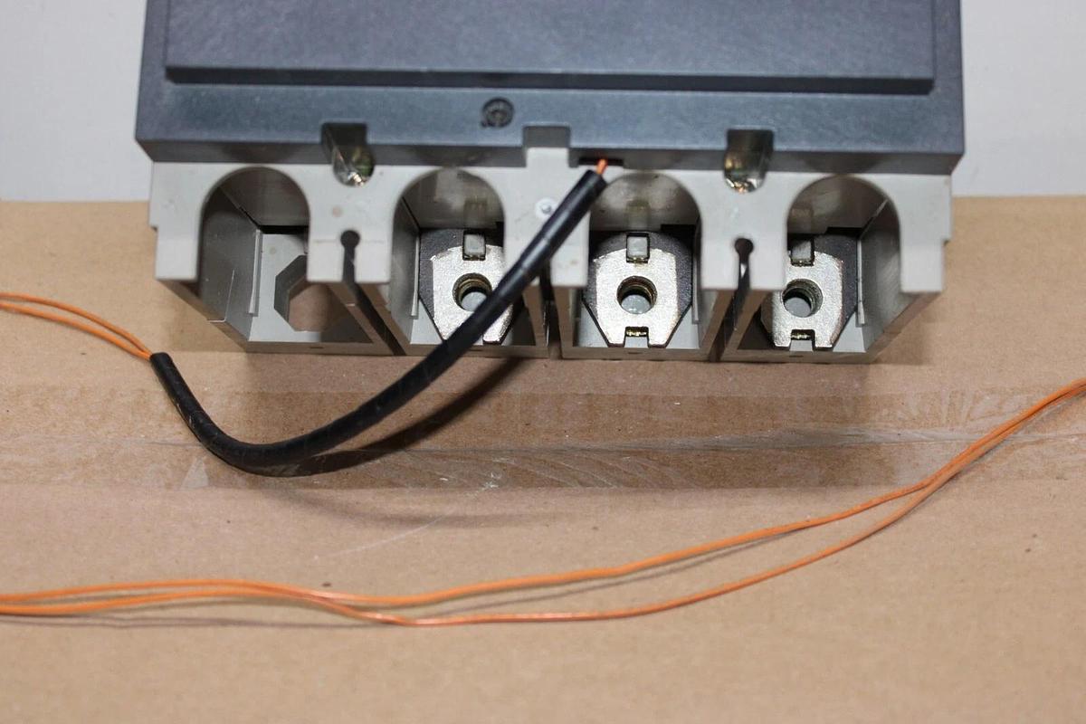 Used MERLIN GERIN INTERPACT MOLDED CASE SWITCH INS400 400 AMP 750 VOLT 3-POLE