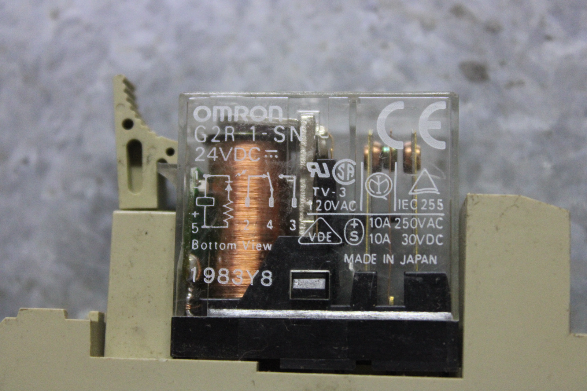 Used LOT OF 3 OMRON RELAYS G2R-1-SN 24 VDC 10 AMP W/ BASE