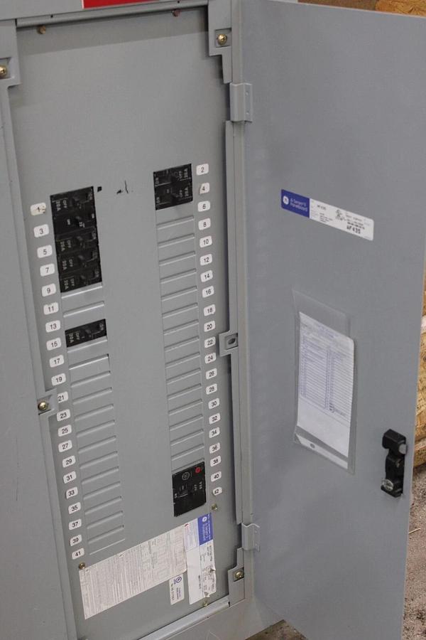 Used GENERAL ELECTRIC SERVICE PANELBOARD AB43B 125 AMP 480Y/277V 3-PHASE NEMA 1