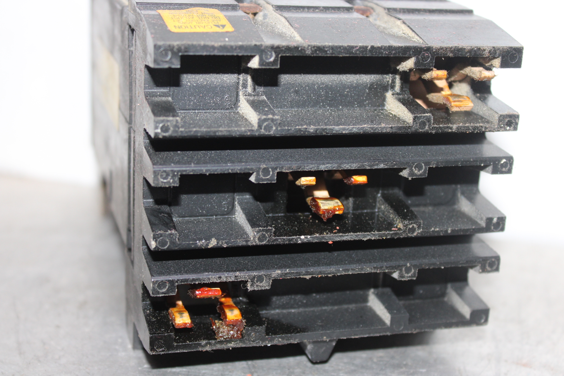 Used SQUARE D I-LINE CIRCUIT BREAKER KC34225 SERIES 2 225 AMP 480 VAC 3-POLE