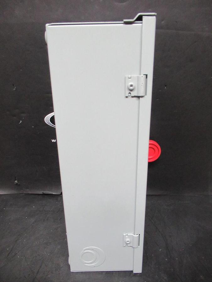 NEW IN BOX EATON HEAVY DUTY SAFETY SWITCH DH221FRK 30 AMP 240 VAC 2-POLE