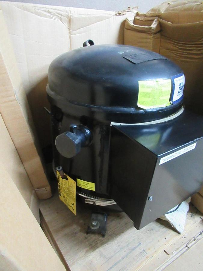 BRISTOL REFRIGERENT COMPRESSOR H2NC144DPEF BM700623 3-PHASE 460 VOLT