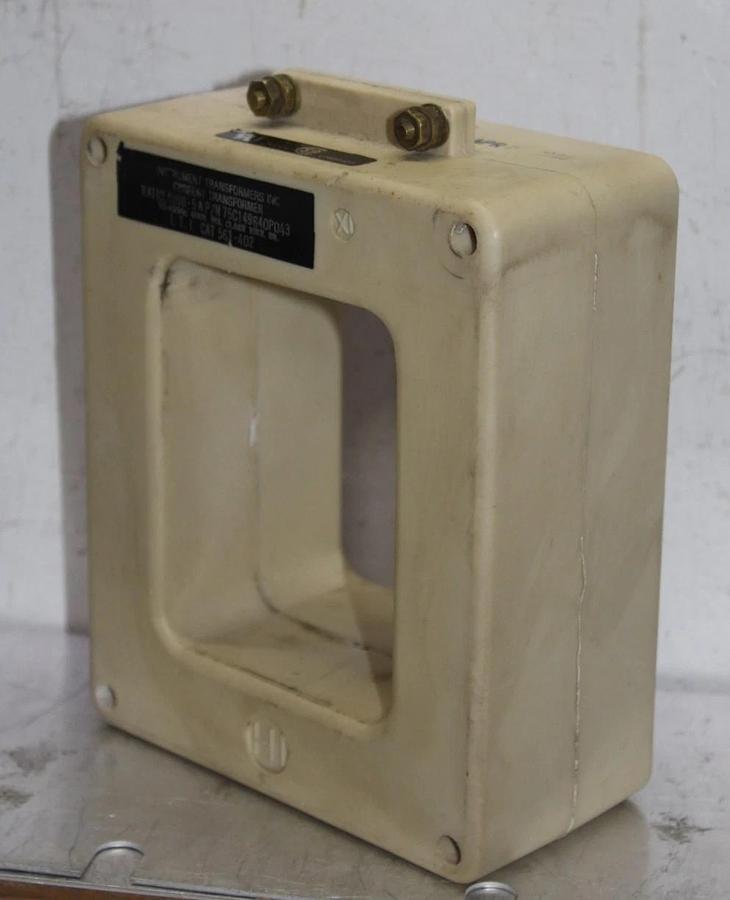 Used INSTRUMENT CURRENT TRANSFORMER 561-402 75C149640P043 4000:5 50-400HZ 600V