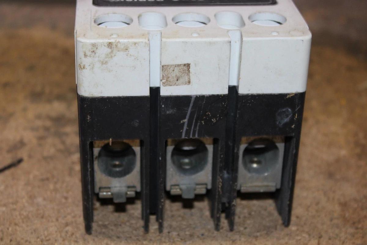 Used CUTLER HAMMER MOLDED CASE SWITCH JDB3250KXD03D08 250 AMP 3-POLE 600 VAC