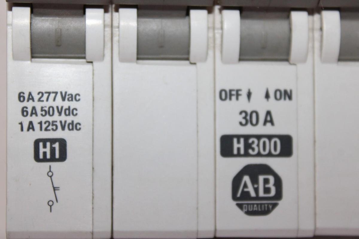 Used ALLEN BRADLEY CIRCUIT BREAKER 1492-CB3 1492-ACB 480/277 VAC 30 AMP 4-POLE