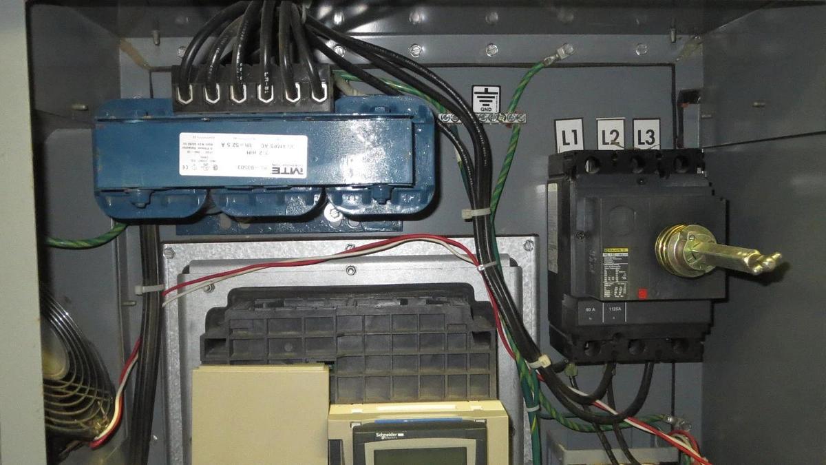 Used SQUARE D E-FLEX ALTIVAR MOTOR CONTROLLER VSD EFDLH4VW 460V 3-PHASE 5 HP NEMA 3R