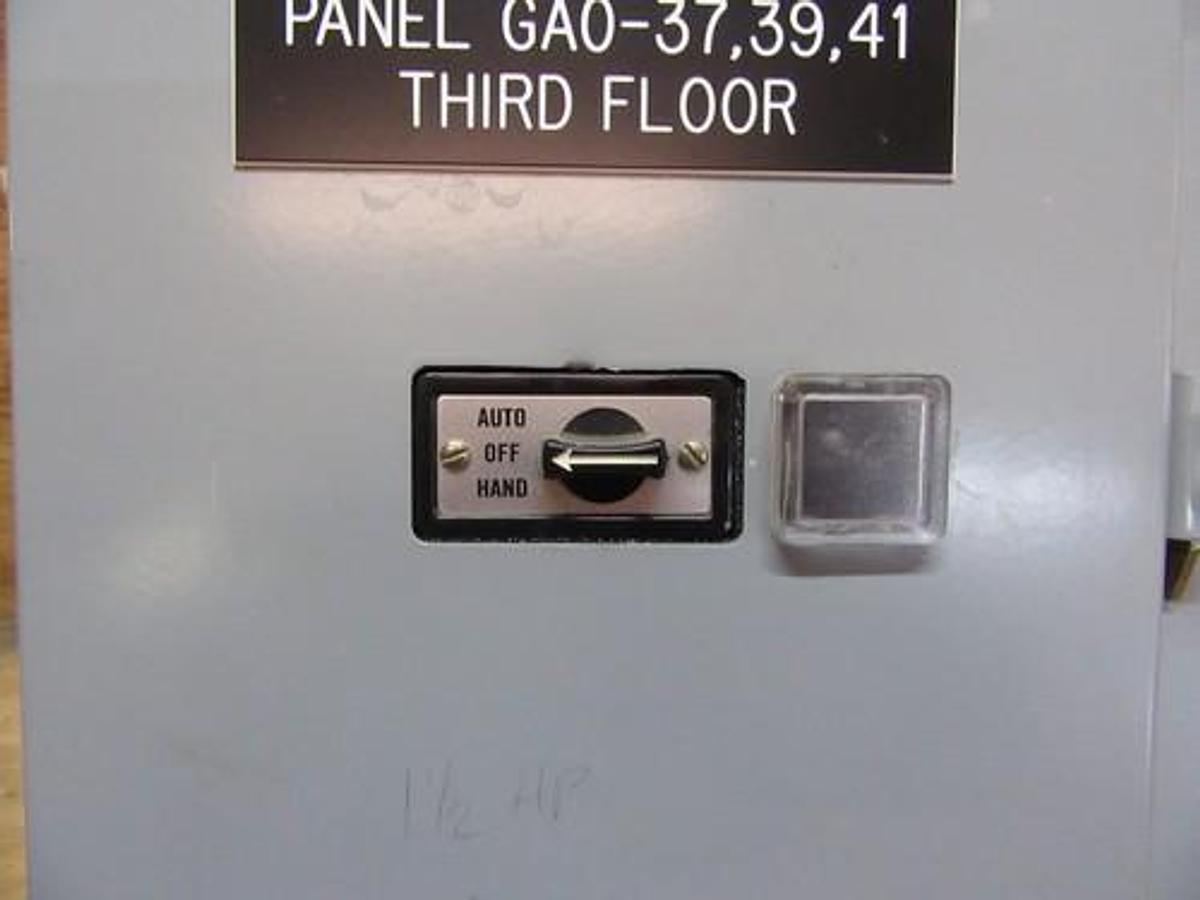 Used GE COMBINATION STARTER SIZE 1 240 VAC 7.5 HP CR308C CR308C1822PXATDBG 300-LINE